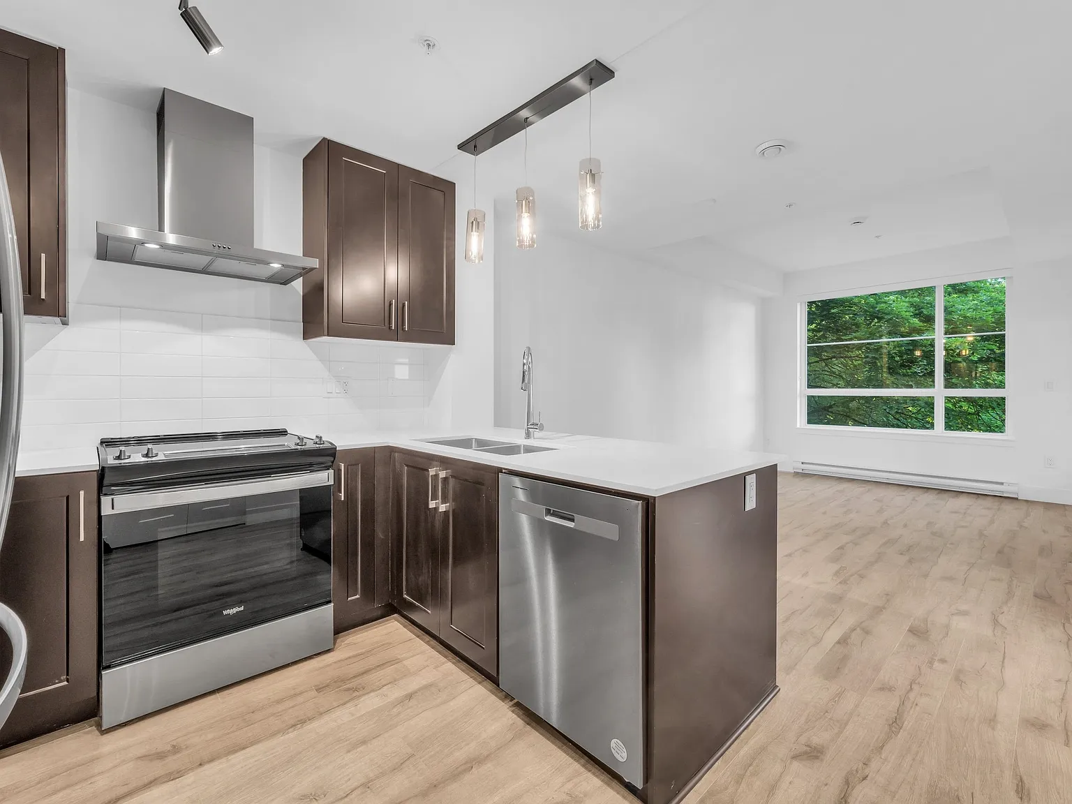 3 bed, 1368 sqft, $3,000 — Photo 2
