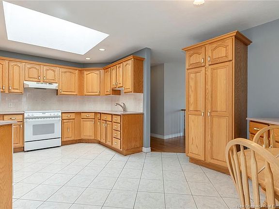 4th image of 951 Ryan St