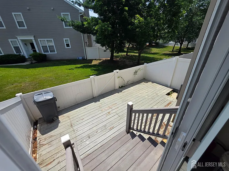 1301 Dahlia Cir — Photo 29