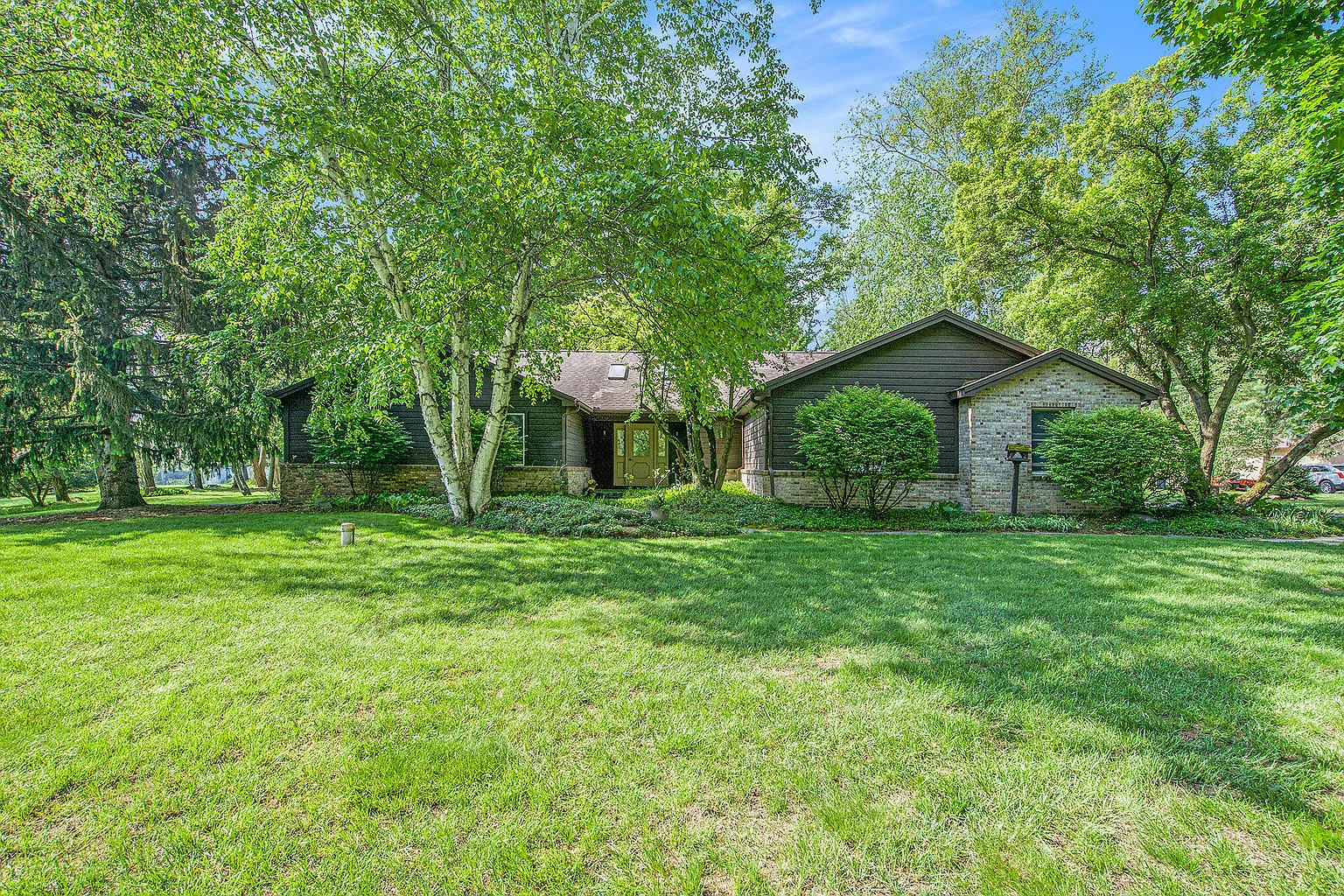 6030 Queen Oaks Dr photo 1