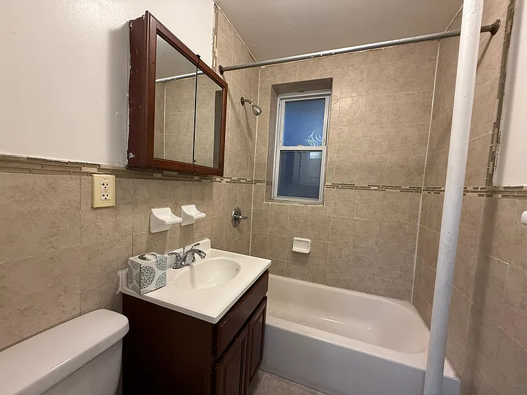 487 Garfield Ave #10 — Photo 3