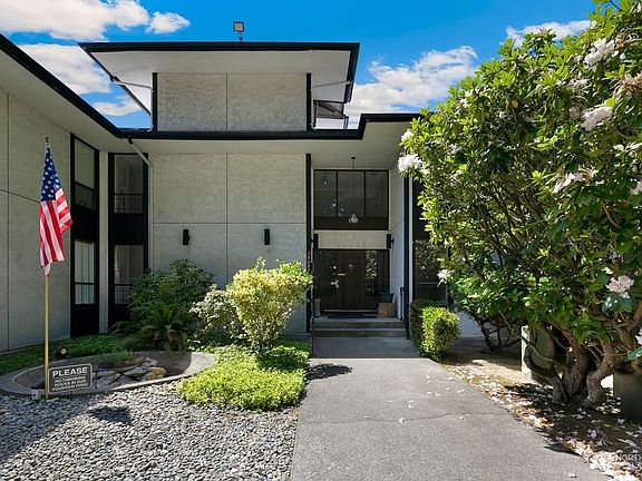 3rd image of 19409 56th Avenue W #107