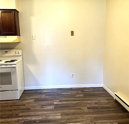 3rd image of 230 Hallock Ave APT 11