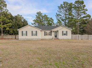 100 Crown Point Rd, Hubert, NC 28539