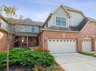 727 Kingsbrook Gln #727, Glen Ellyn, IL 60137