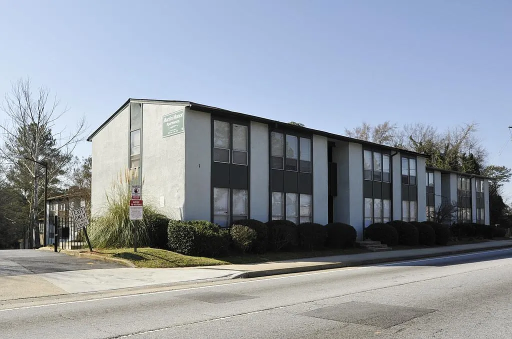 Martin Manor Apartments — Photo 1