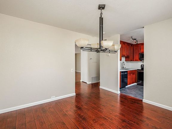 4th image of 712 Woodside Ln E Unit 4