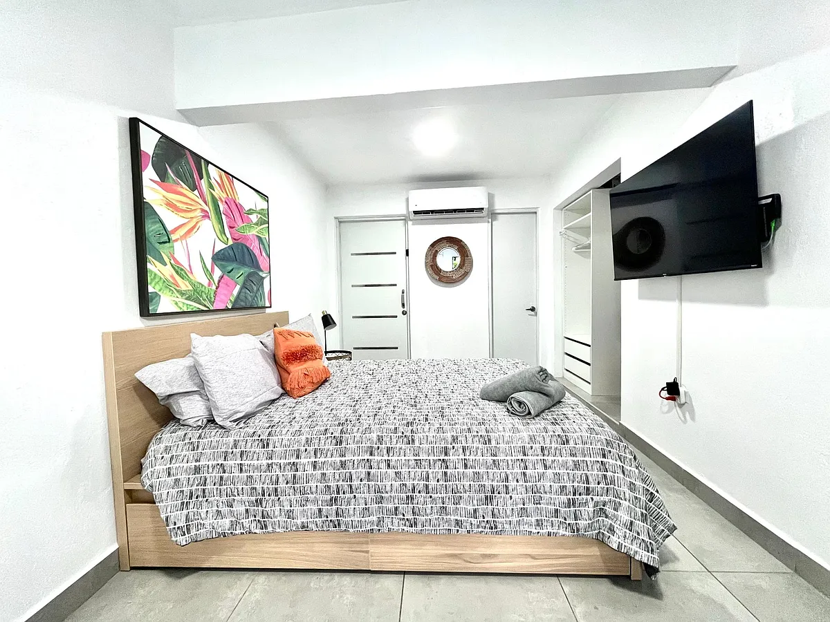 Building Photo - 155 Labra