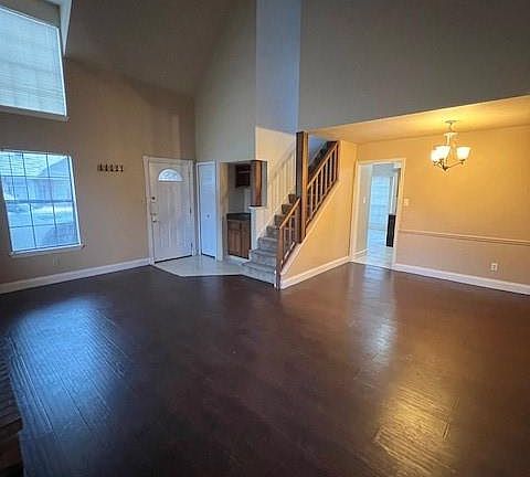 3rd image of 2302 Oakcrest Dr