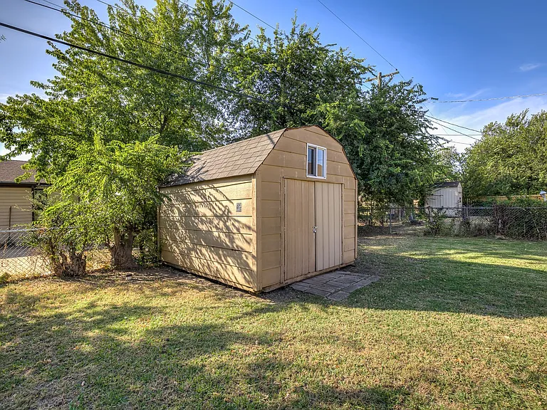 2912 W Fairfield Ave — Photo 28