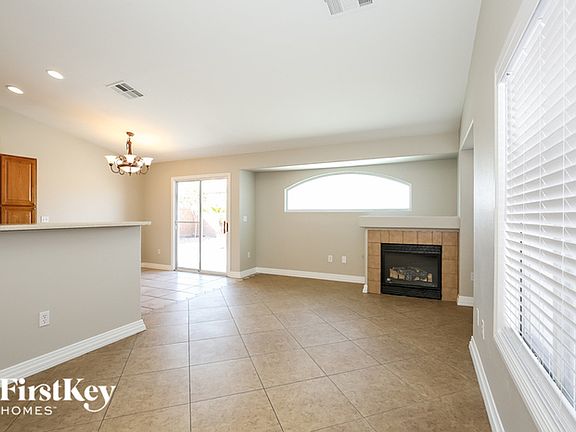 3rd image of 524 Shimmering Sands Ave