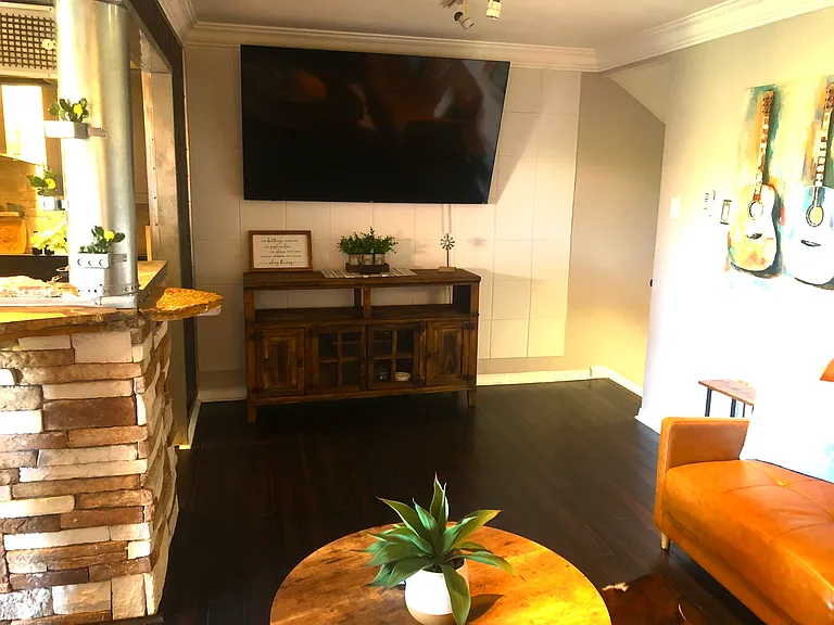 502 E Avenue J — Photo 18