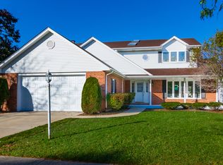 15612 Bramblewood Rd, Oak Forest, IL 60452