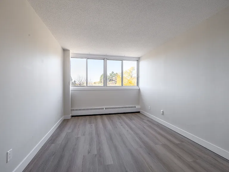 30 McEwen Ave — Photo 19