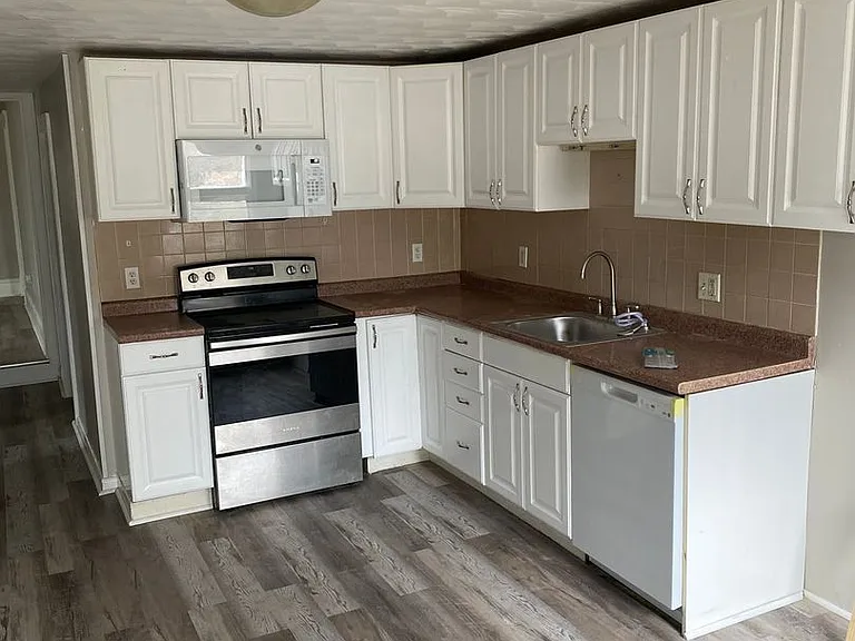1634 Capouse Ave — Photo 2