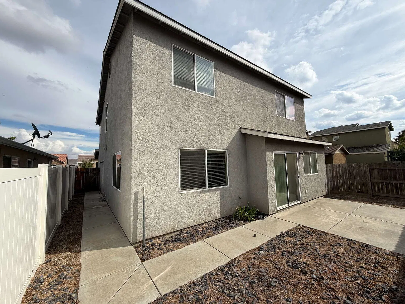 3 bed, 2.0 bath, $2,300 — Photo 4