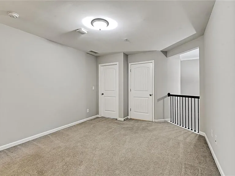 1237 Foxcroft Ln E — Photo 21