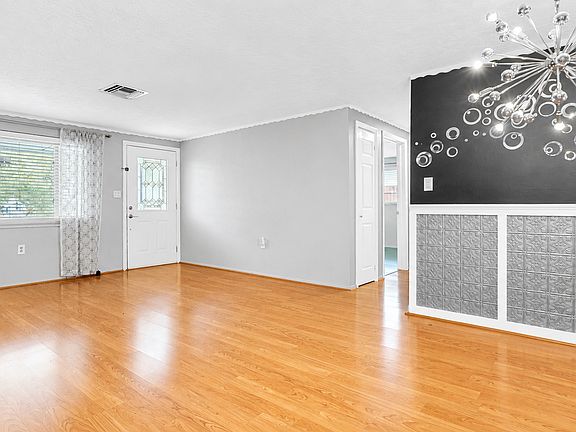 5th image of 3628 Holiday Lake Dr