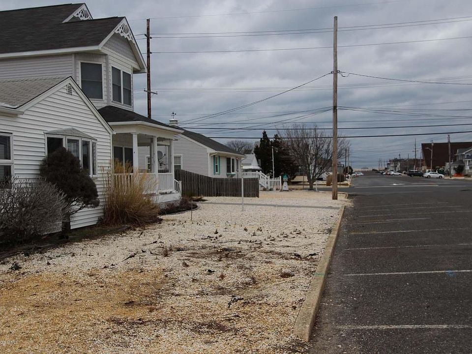 1st image of 117 New York Ave