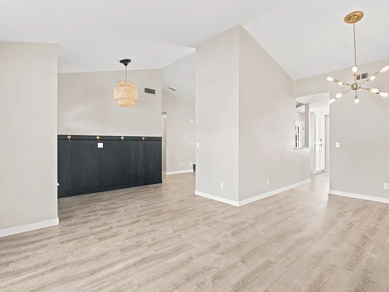 8034 Fairlands Way — Photo 7
