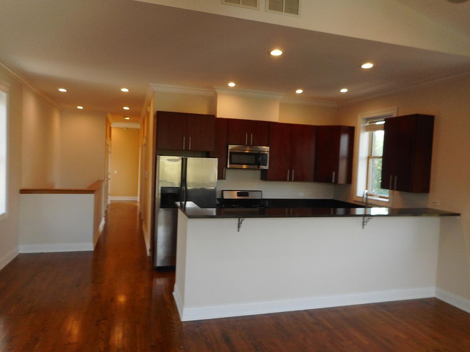 1st image of 2744 N Saint Louis Ave #3