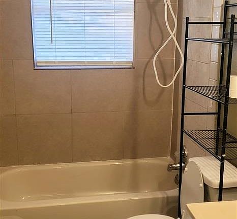 5th image of 1418 Phoenix Dr