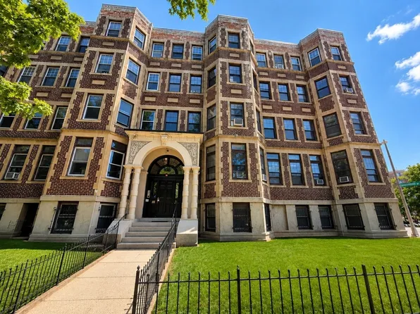 394 Riverway APT 10, Boston, MA 02115