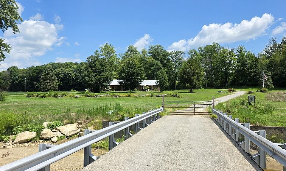 4th image of 1600 Little Creek Rd