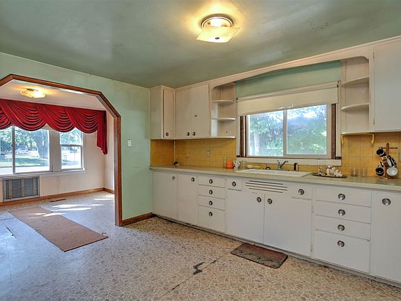 5th image of 8801 E Knox Ave