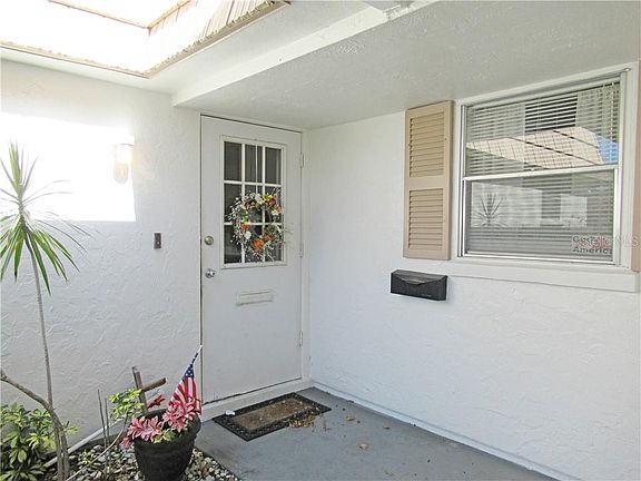 3rd image of 5541 Riverbluff Cir #V-6
