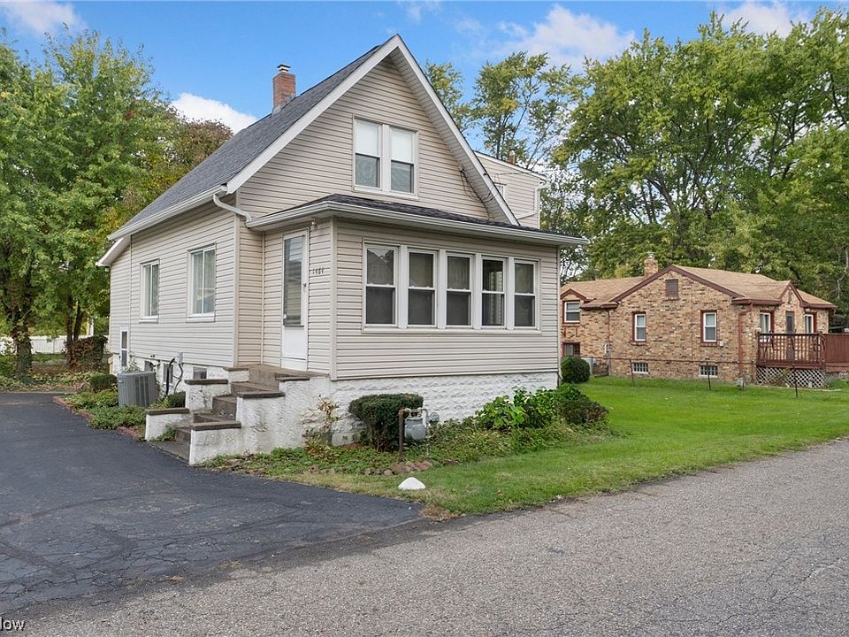 1st image of 1464 4th St
