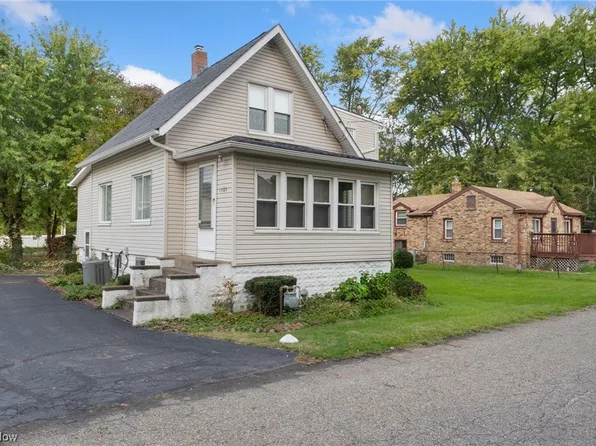 1464 4th St, Lakemore, OH 44250