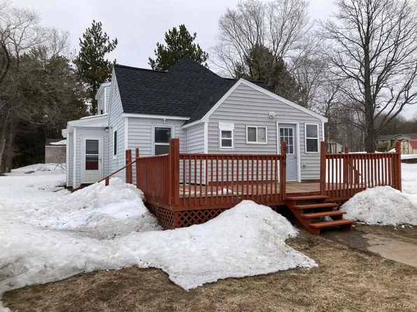 909 Fir St, Hancock, MI 49930