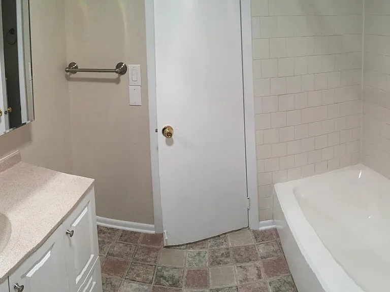 248 N Palmyra Dr — Photo 10