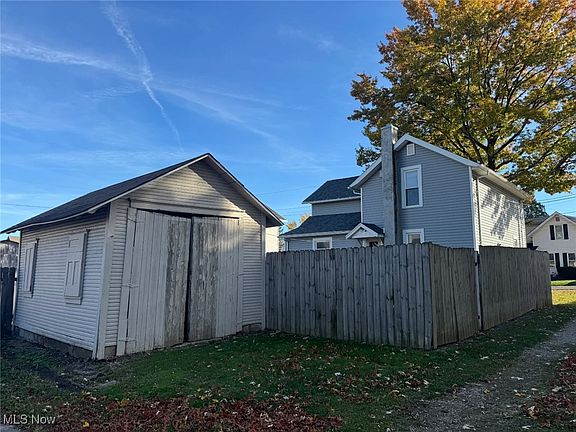 3rd image of 208 High St