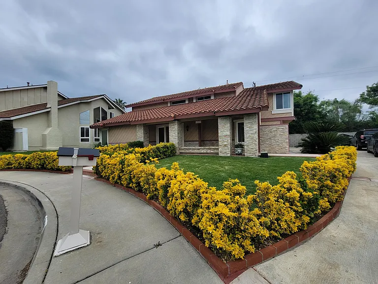 2050 Madonna Ln — Photo 1