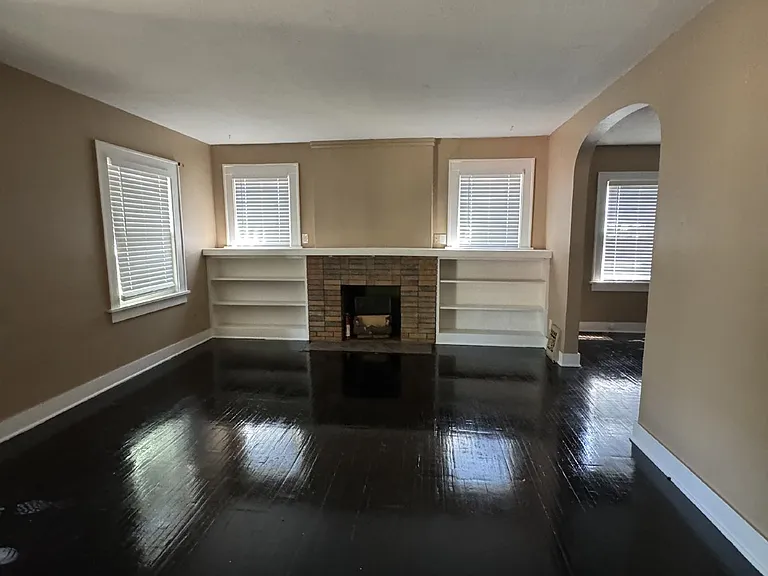 735 S Grove St — Photo 4