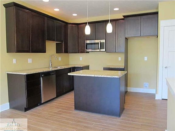 4th image of 5175 Hawk Hollow Dr E