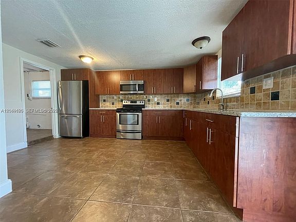 5th image of 4160 SW 36th St