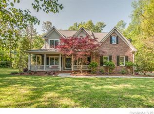 3300 Greenhurst Ln, Matthews, NC 28104
