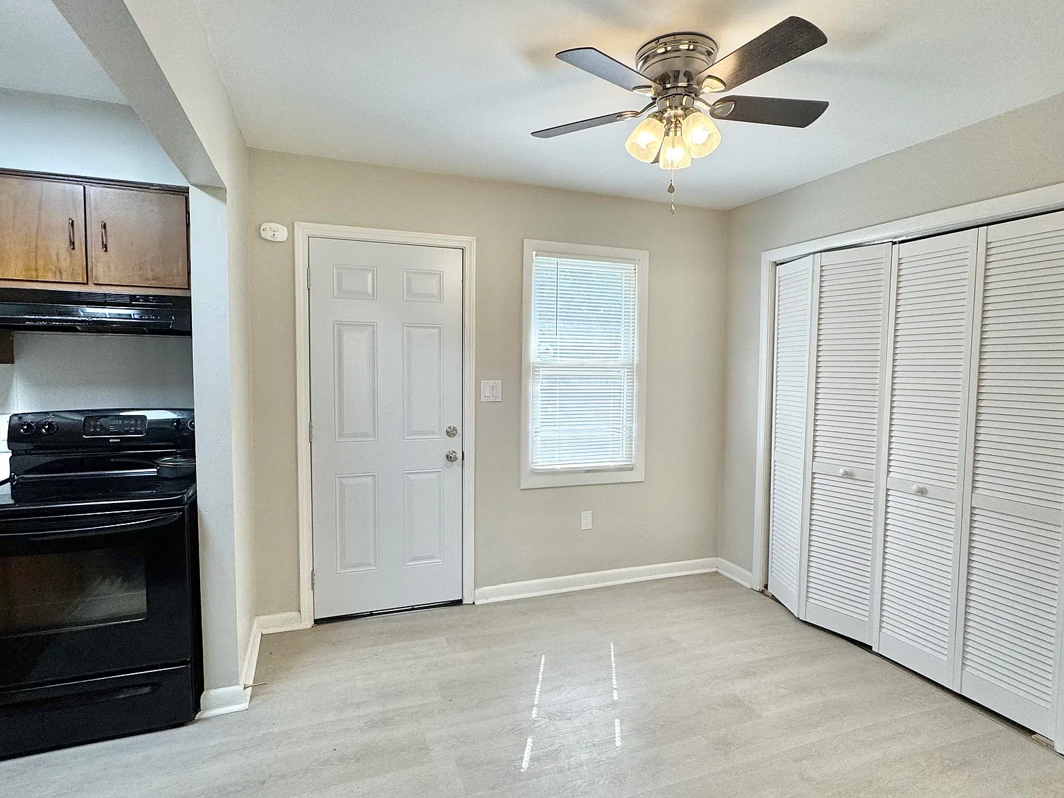 3 bed, 1100 sqft, $995 — Photo 2