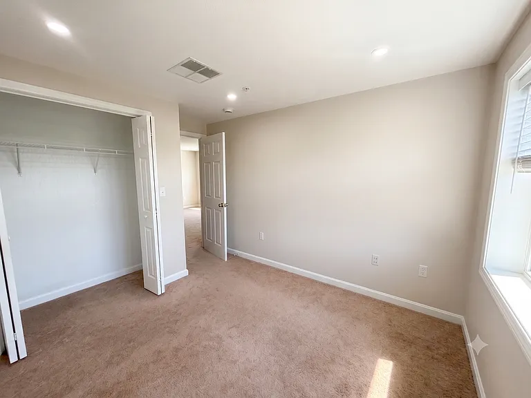 Pondsview Apartments — Photo 31