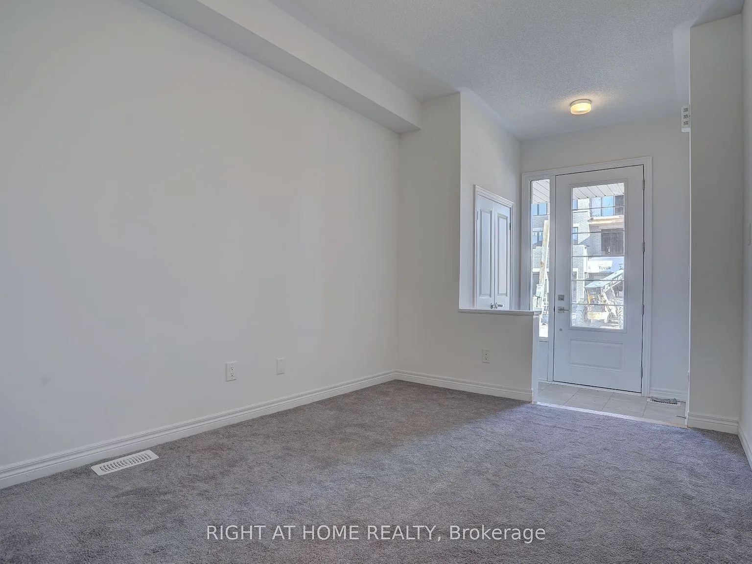 3 bed, $2,949 — Photo 3