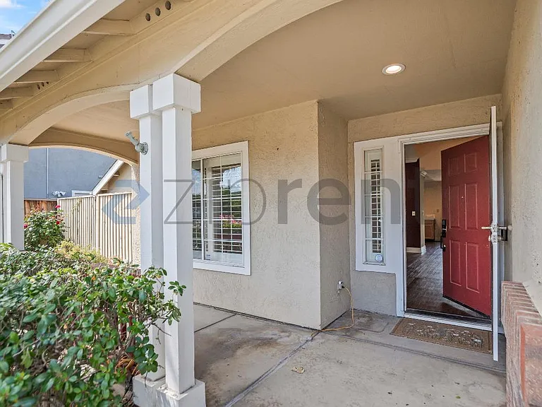 1366 Jayhawk Ln — Photo 3