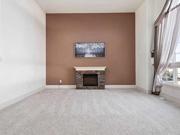 4th image of 580 Toluca Dr