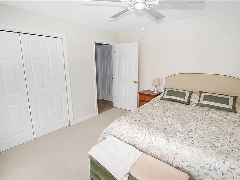641 Middle Rd — Photo 22