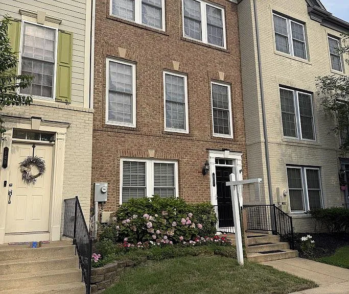 175 Great Laurel Sq SE — Photo 1