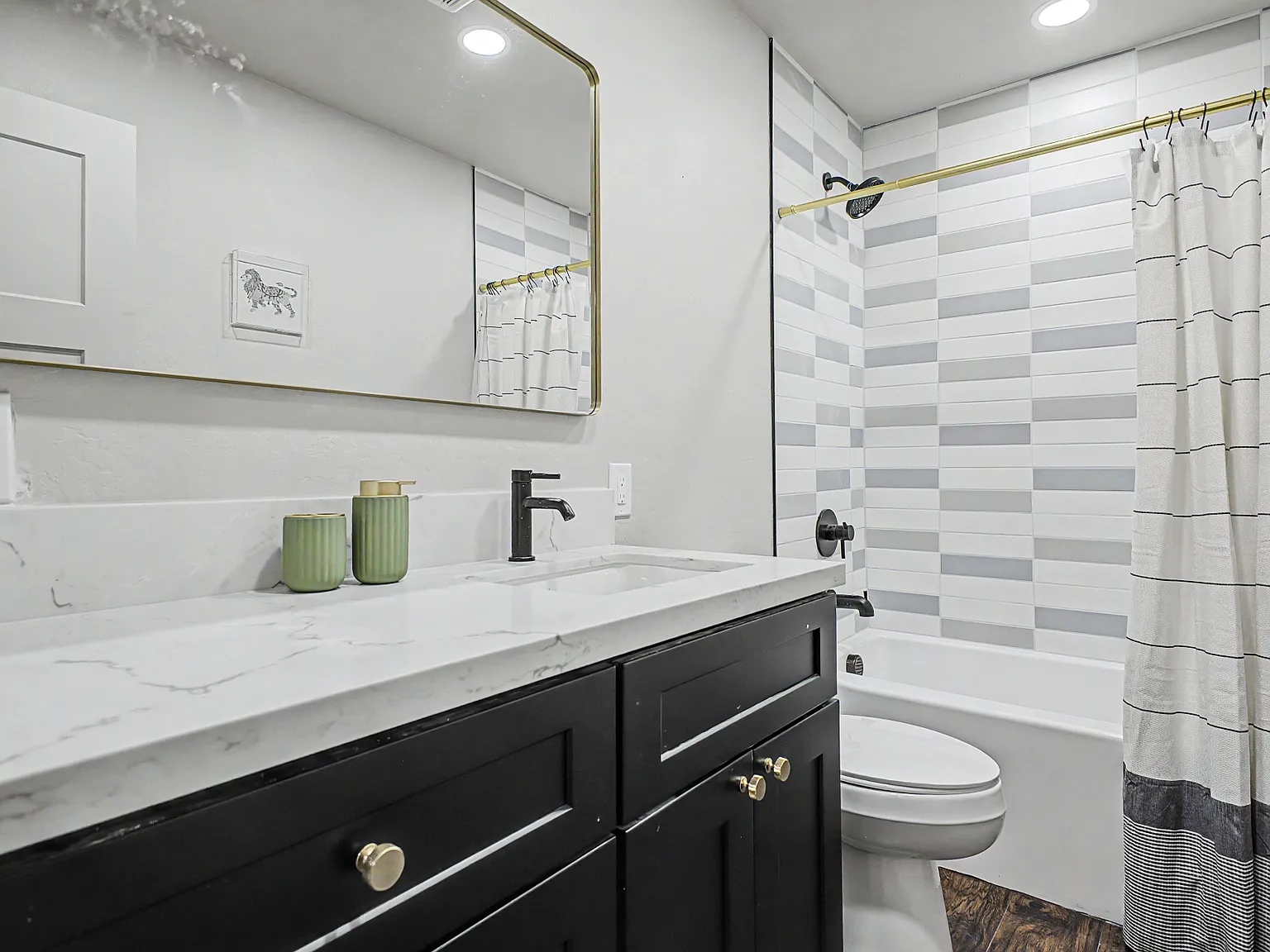3 bed, 1000 sqft, $3,250 — Photo 1
