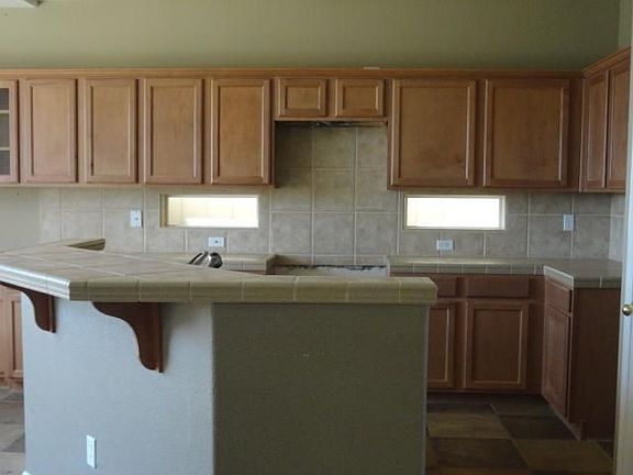 4th image of 608 Serr Ave