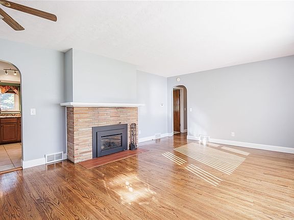 2nd image of 1049 Shoecraft Rd